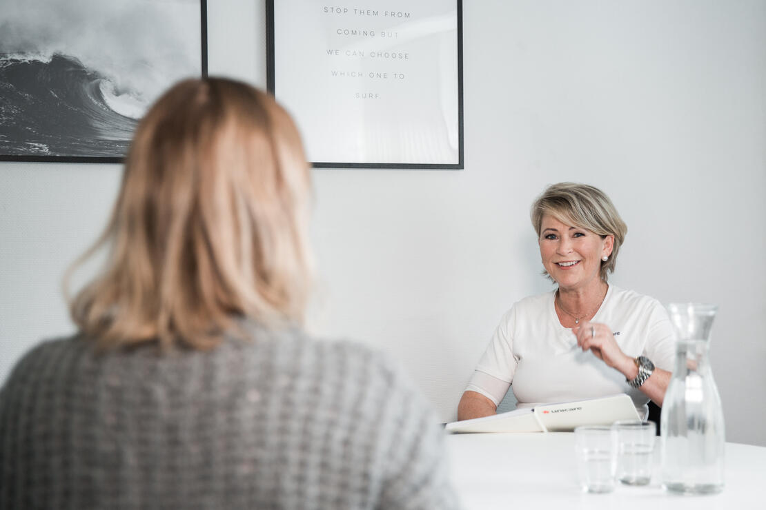Pasient snakker med psykolog Pasient snakker med psykolog